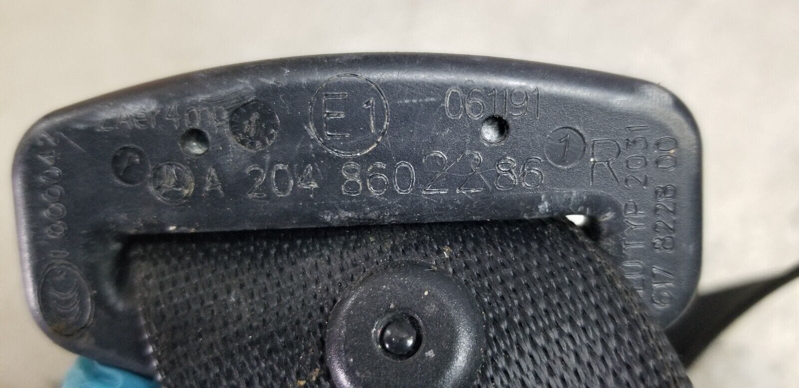 2011 MERCEDES C CLASS W204 FRONT DRIVER SIDE SEATBELT A2048602286 - Image 8