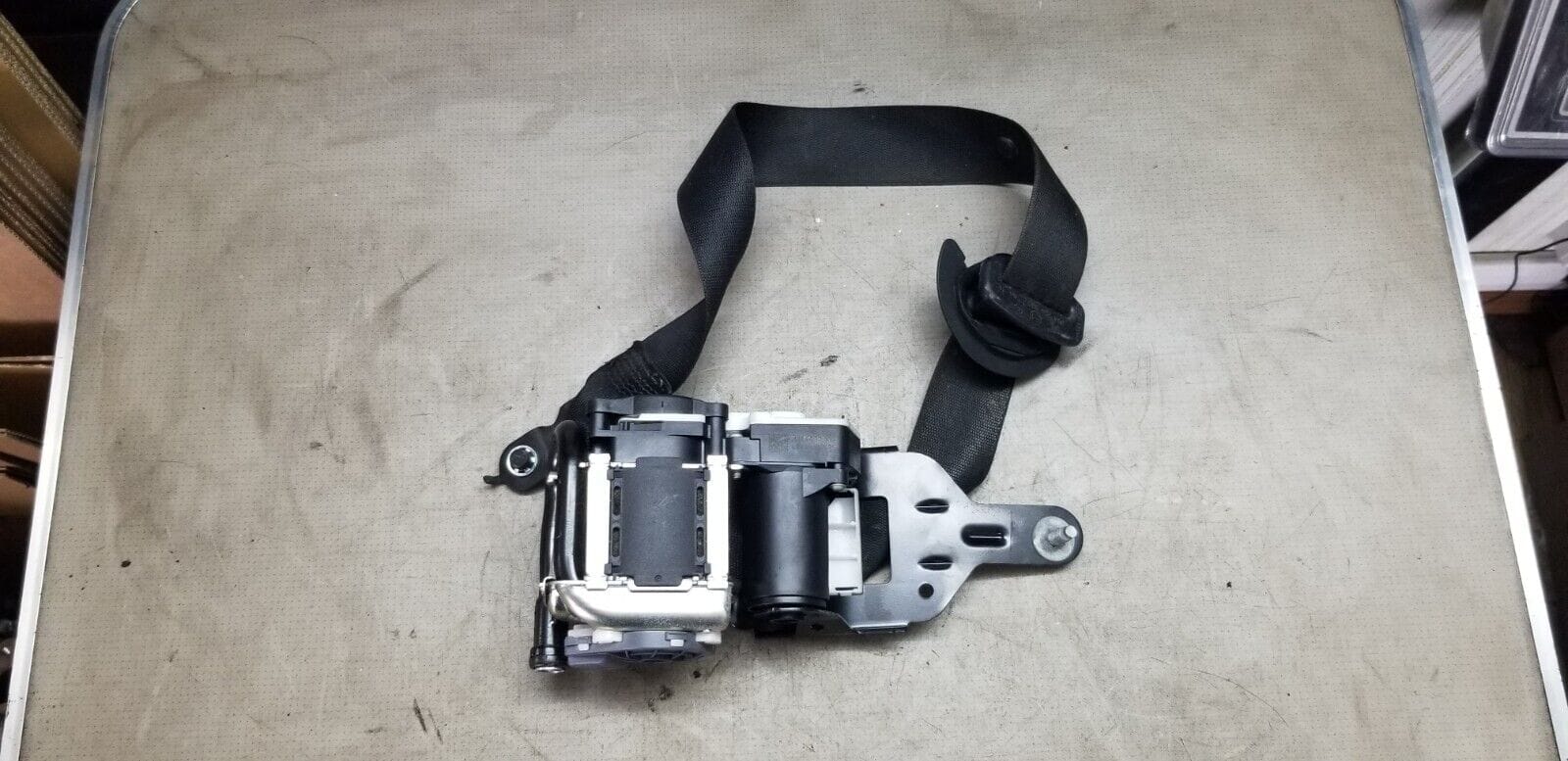 2011 MERCEDES C CLASS W204 FRONT DRIVER SIDE SEATBELT A2048602286