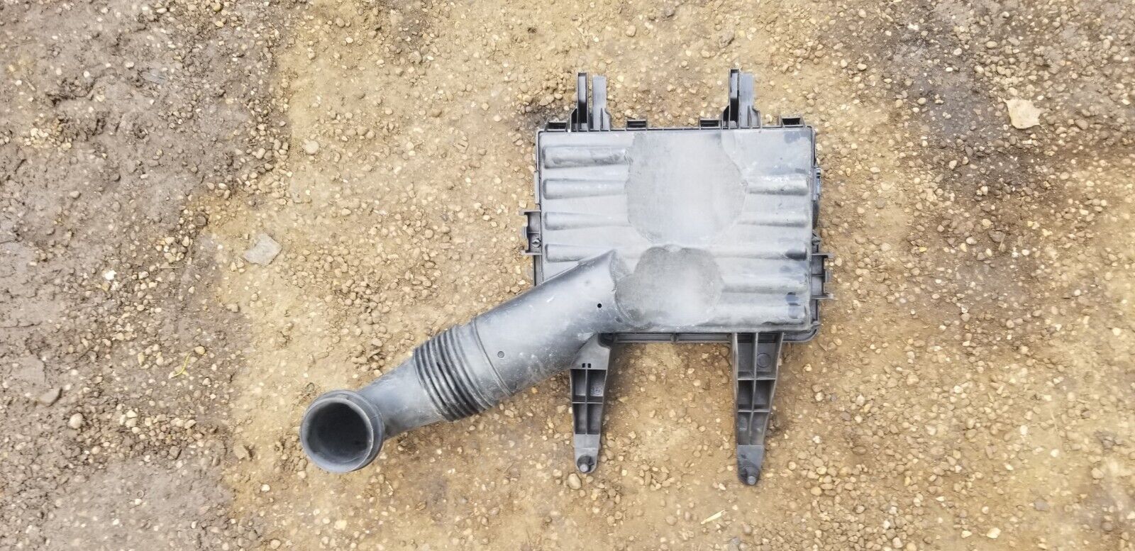 2015 Mercedes Benz Sprinter Air Filter Box - Image 3