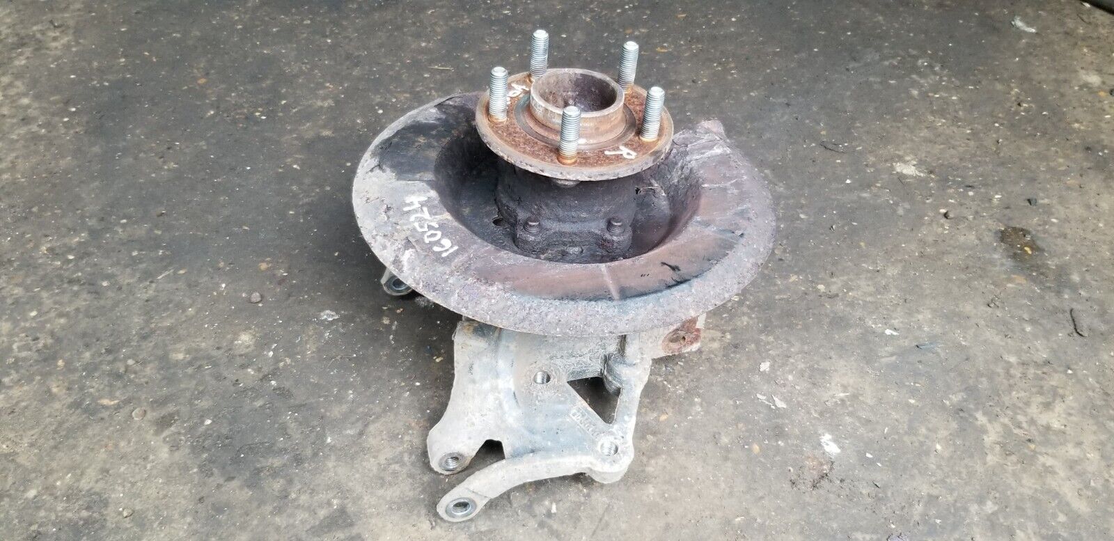 2016 Ford Kuga 2.0 TDCi O/S/R Drivers Side Rear Wheel Hub |O - Image 3