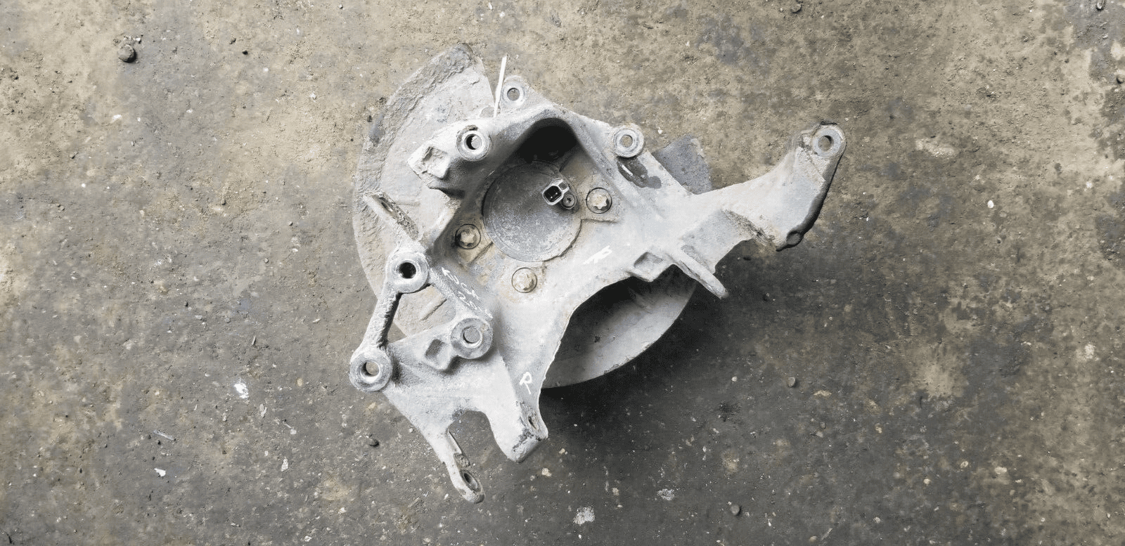 2016 Ford Kuga 2.0 TDCi O/S/R Drivers Side Rear Wheel Hub |O - Image 4