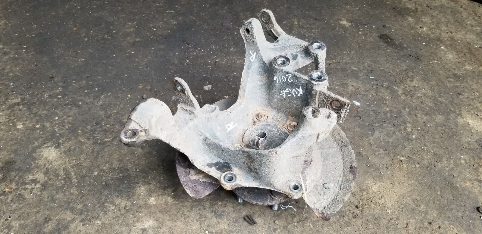 2016 Ford Kuga 2.0 TDCi O/S/R Drivers Side Rear Wheel Hub |O - Image 5