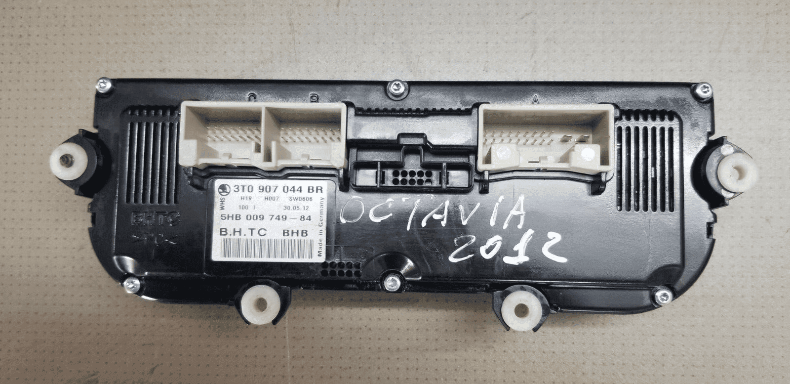 3T0907044BR VW SKODA OCTAVIA control panel heating ventilation air conditioning - Image 3