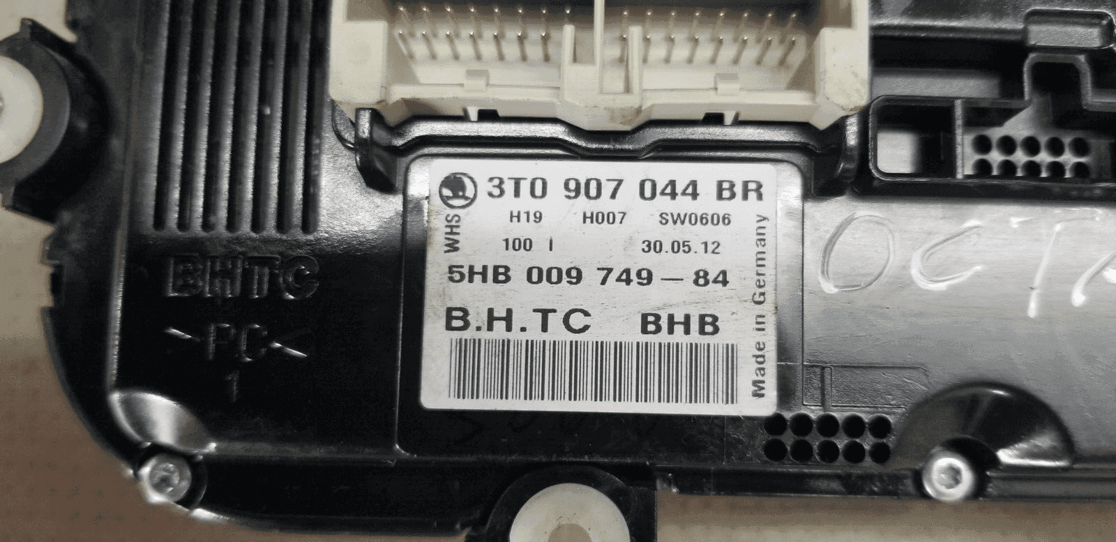 3T0907044BR VW SKODA OCTAVIA control panel heating ventilation air conditioning - Image 4