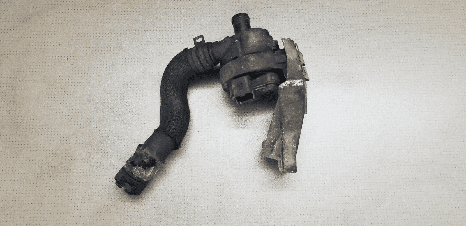 Bosch Water Pump 0392023004 For Renault Vivaro