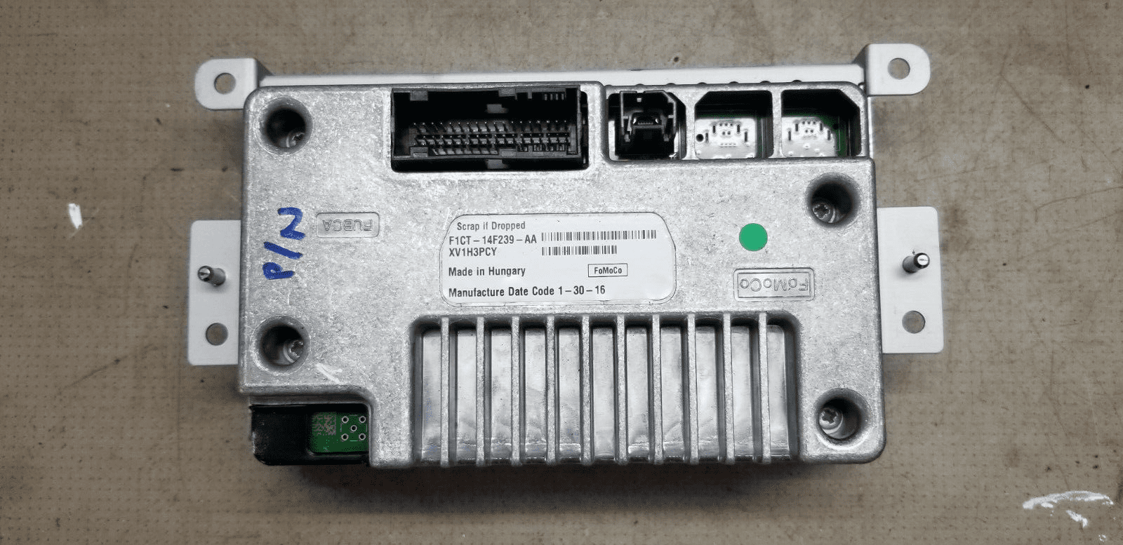 Rear connectors of Ford Kuga Sat Nav screen 2016 2.0 Diesel