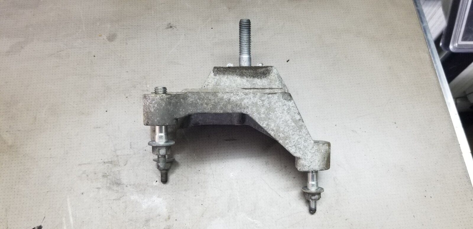 Ford Galaxy Gearbox Mount AG91-7M125-DA - Image 3
