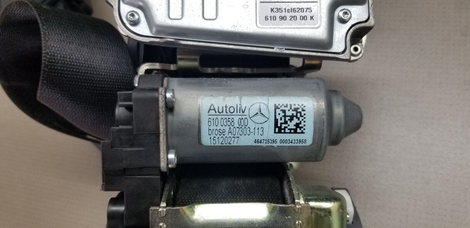 GENUINE MERCEDES BENZ E CLASS FRONT PASSENGER SEAT BELT AND AJUSTER - Image 4