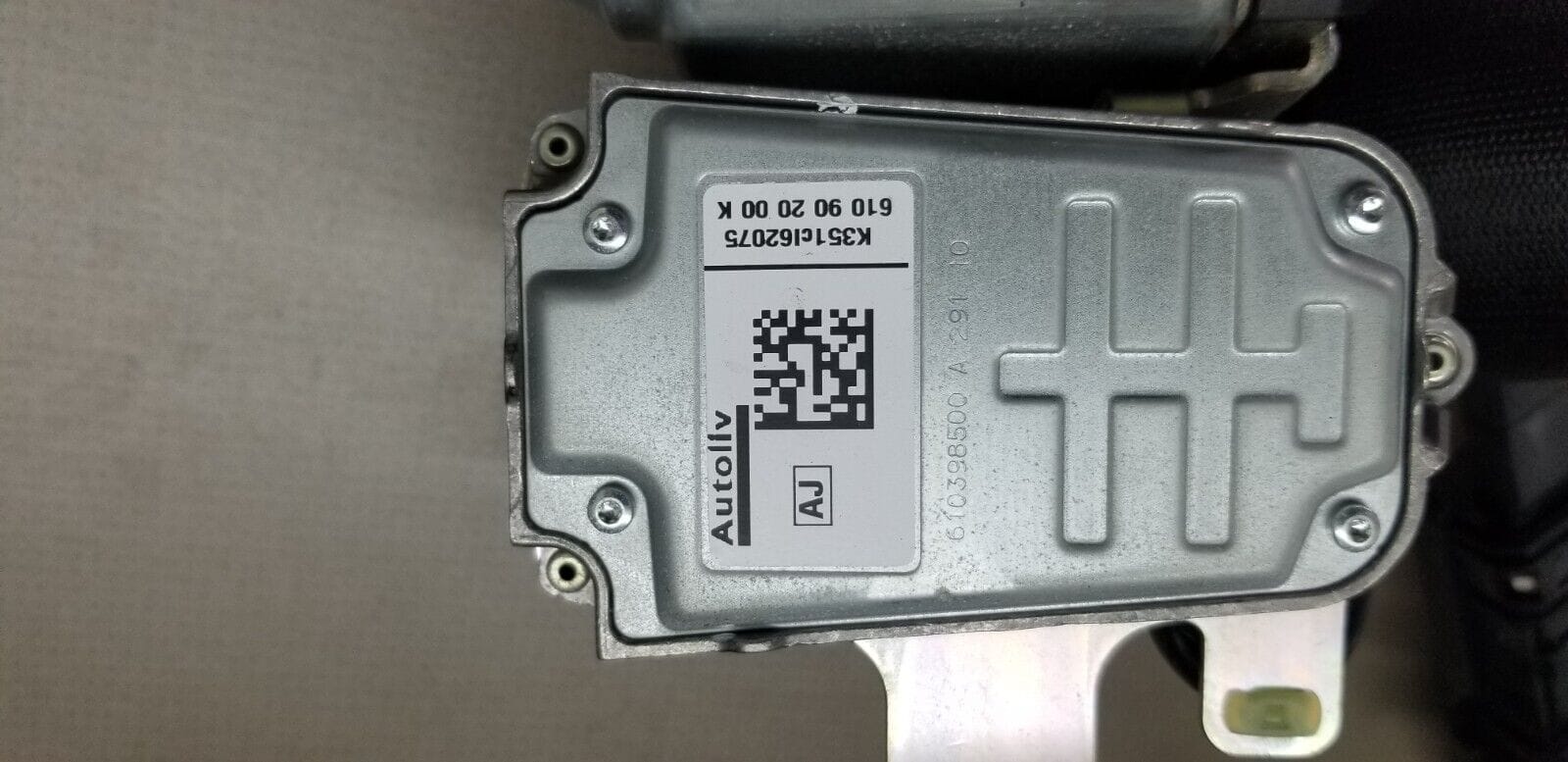 GENUINE MERCEDES BENZ E CLASS FRONT PASSENGER SEAT BELT AND AJUSTER - Image 5