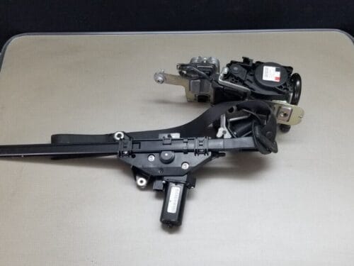 GENUINE MERCEDES BENZ E CLASS FRONT PASSENGER SEAT BELT AND AJUSTER