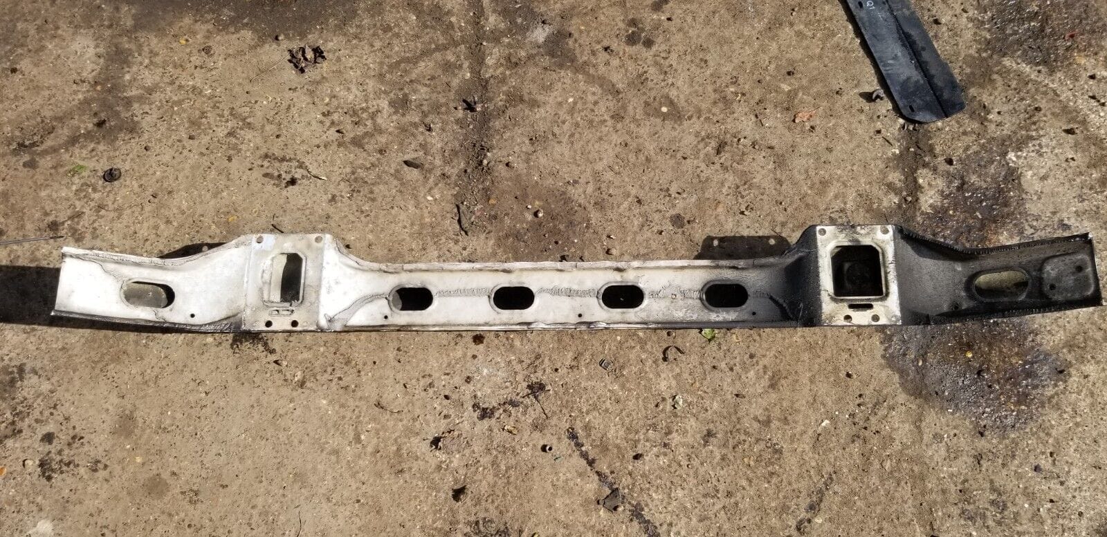 MERCEDES BENZ SPRINTER 2014 FRONT BUMPER REINFORCER BAR - Image 3