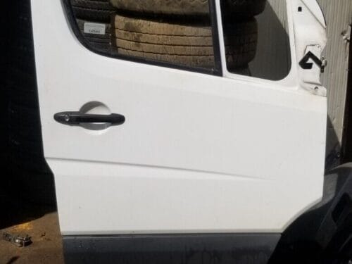 MERCEDES BENZ SPRINTER W906 VOLKSWAGEN CRAFTER DRIVER SIDE FRONT WHITE DOOR