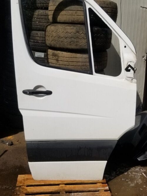 MERCEDES BENZ SPRINTER W906 VOLKSWAGEN CRAFTER DRIVER SIDE FRONT WHITE DOOR