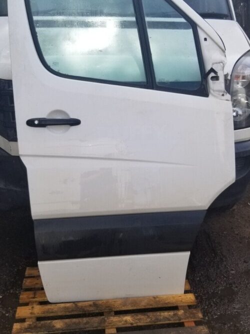 MERCEDES BENZ SPRINTER W906 VOLKSWAGEN CRAFTER DRIVER SIDE FRONT WHITE DOOR
