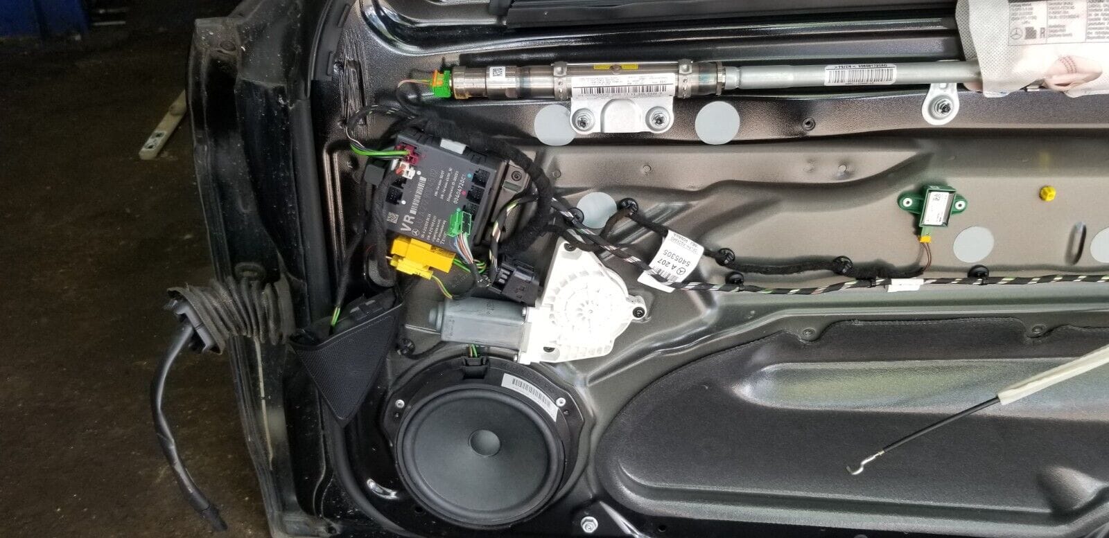 MERCEDES E CLASS C207 W207 2012 COUPE DOOR FRONT RIGHT DRIVER SIDE IN BLACK - Image 4