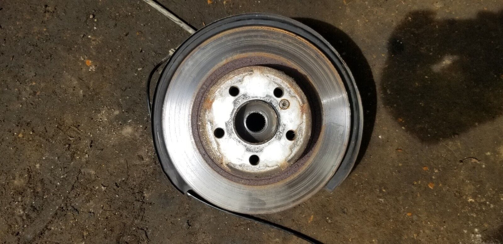 Mercedes E Class C207 E250 2.1 CDI Rear Wheel Hub Driver Side - Image 3