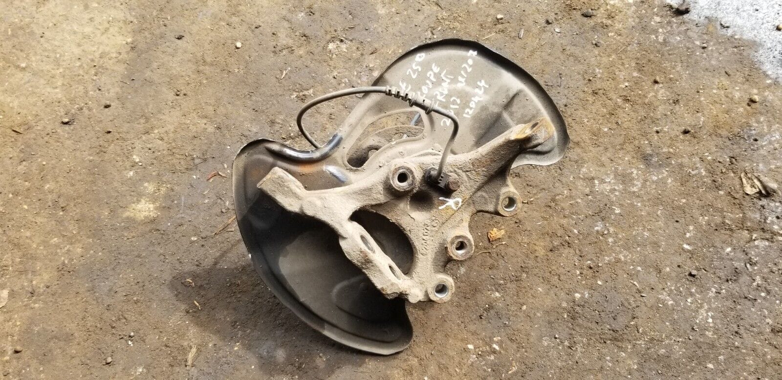 Mercedes E Class C207 E250 2.2 CDI Front Wheel Hub Driver Side |O - Image 4