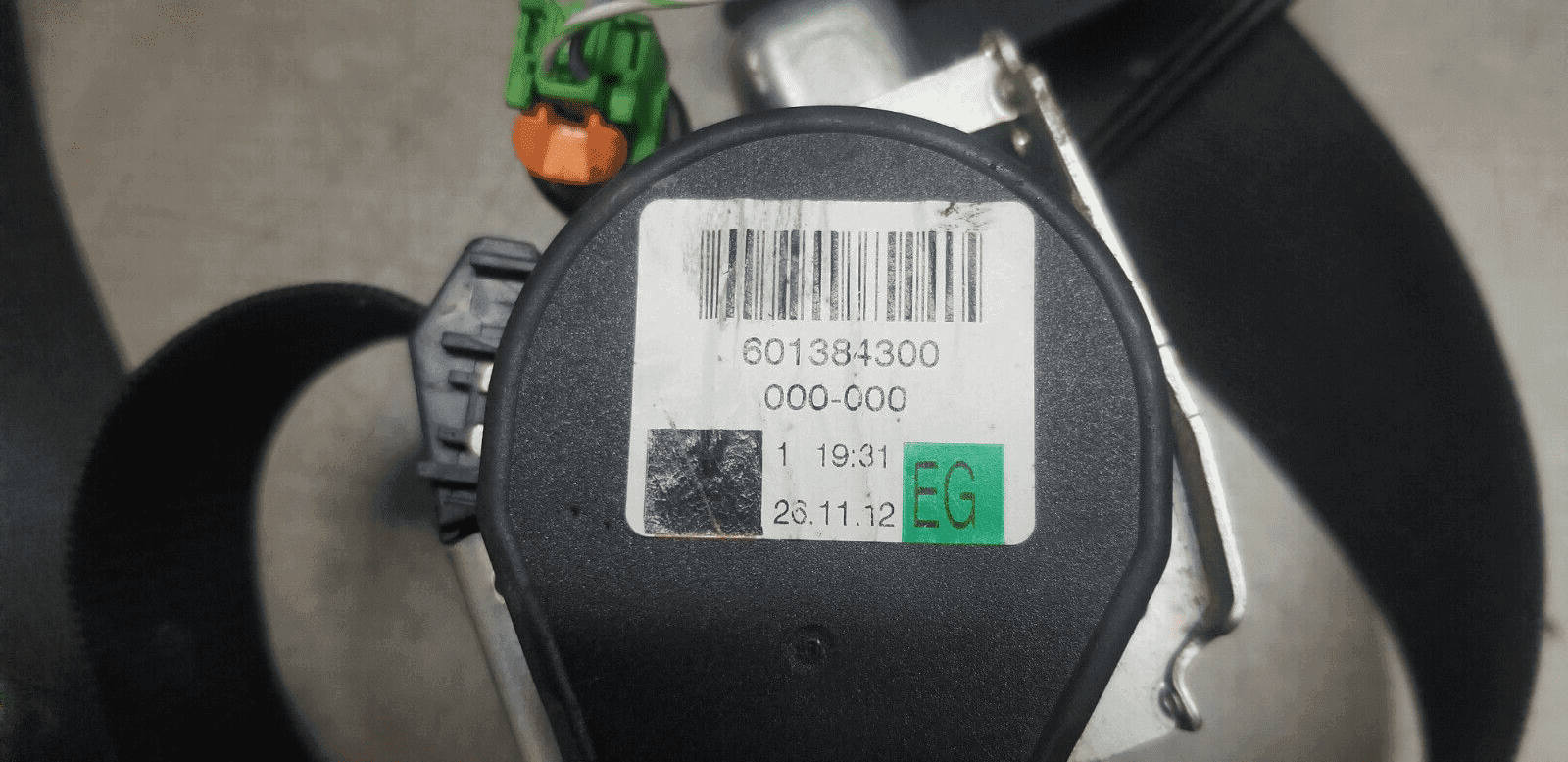 Mercedes W906 Seat Belt Front Right O/S Safety Belt Black A9068600485 - Image 3