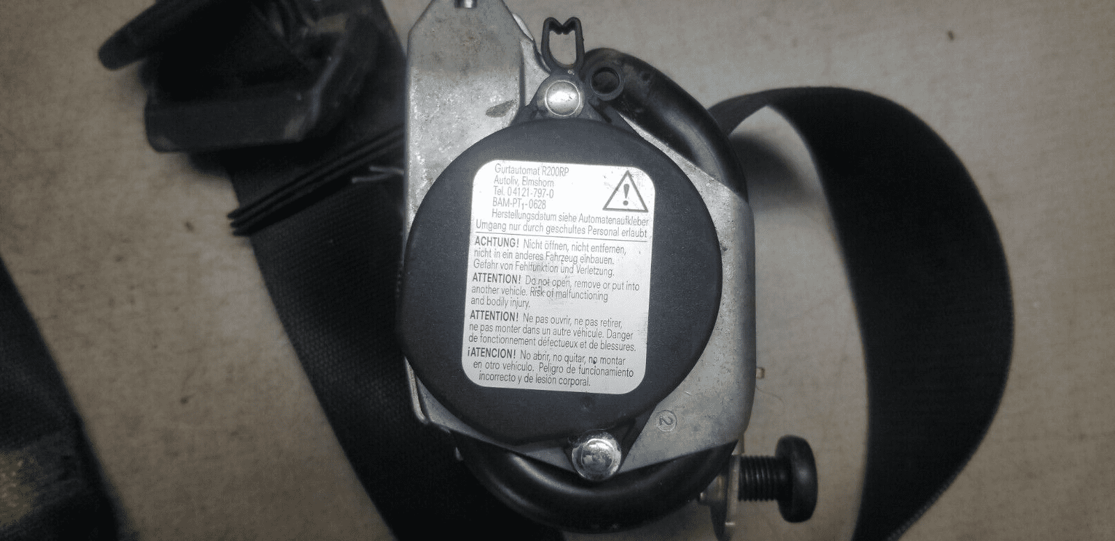 Mercedes W906 Seat Belt Front Right O/S Safety Belt Black A9068600485 - Image 4