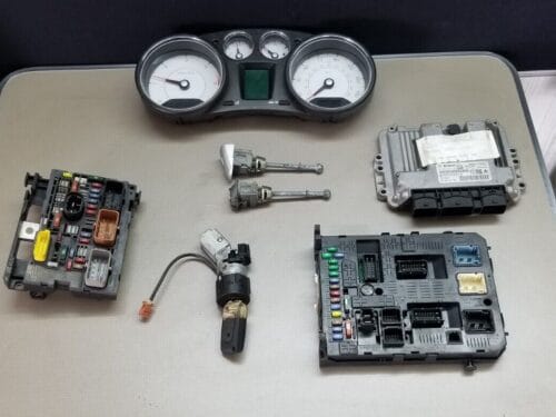 Peugeot 308 1.6 HDi ECU kit with ignition lock set and key