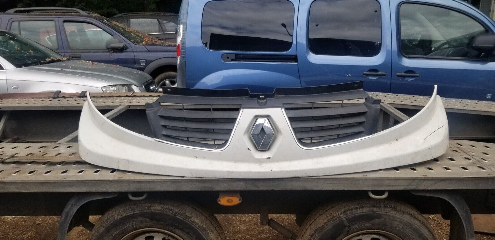 Renault Trafic 07-14 Front Bumper Upper Radiator Grill Panel White - Image 5