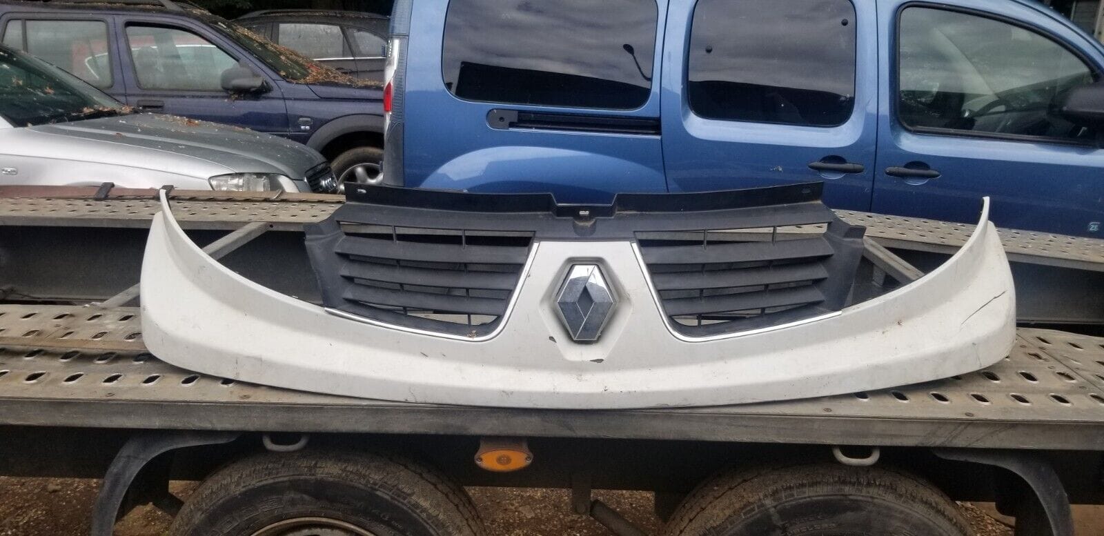 Renault Trafic 07-14 Front Bumper Upper Radiator Grill Panel White
