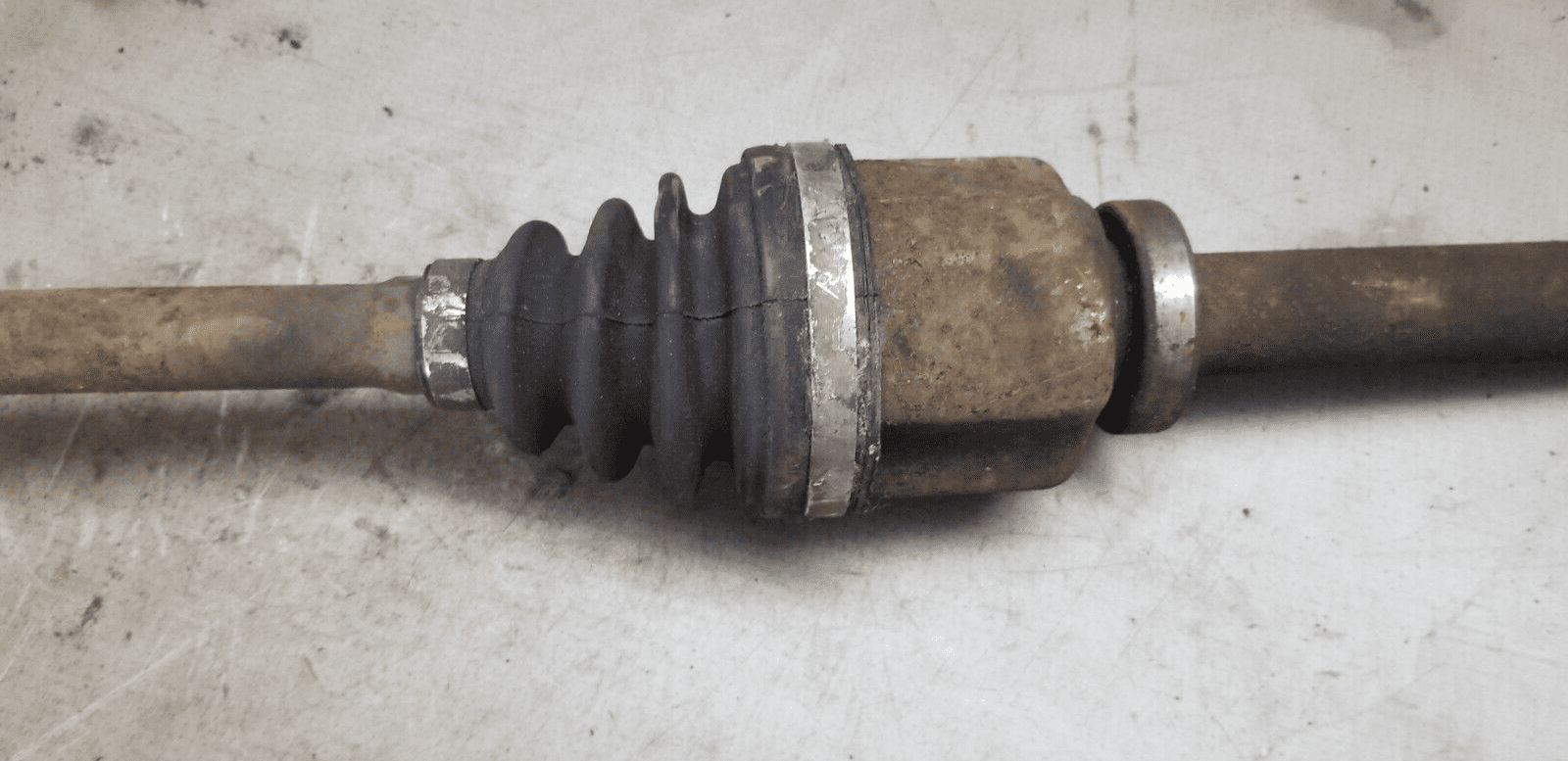 Front right (O/S) driveshaft for Renault Trafic 2.0 Diesel 2012 model