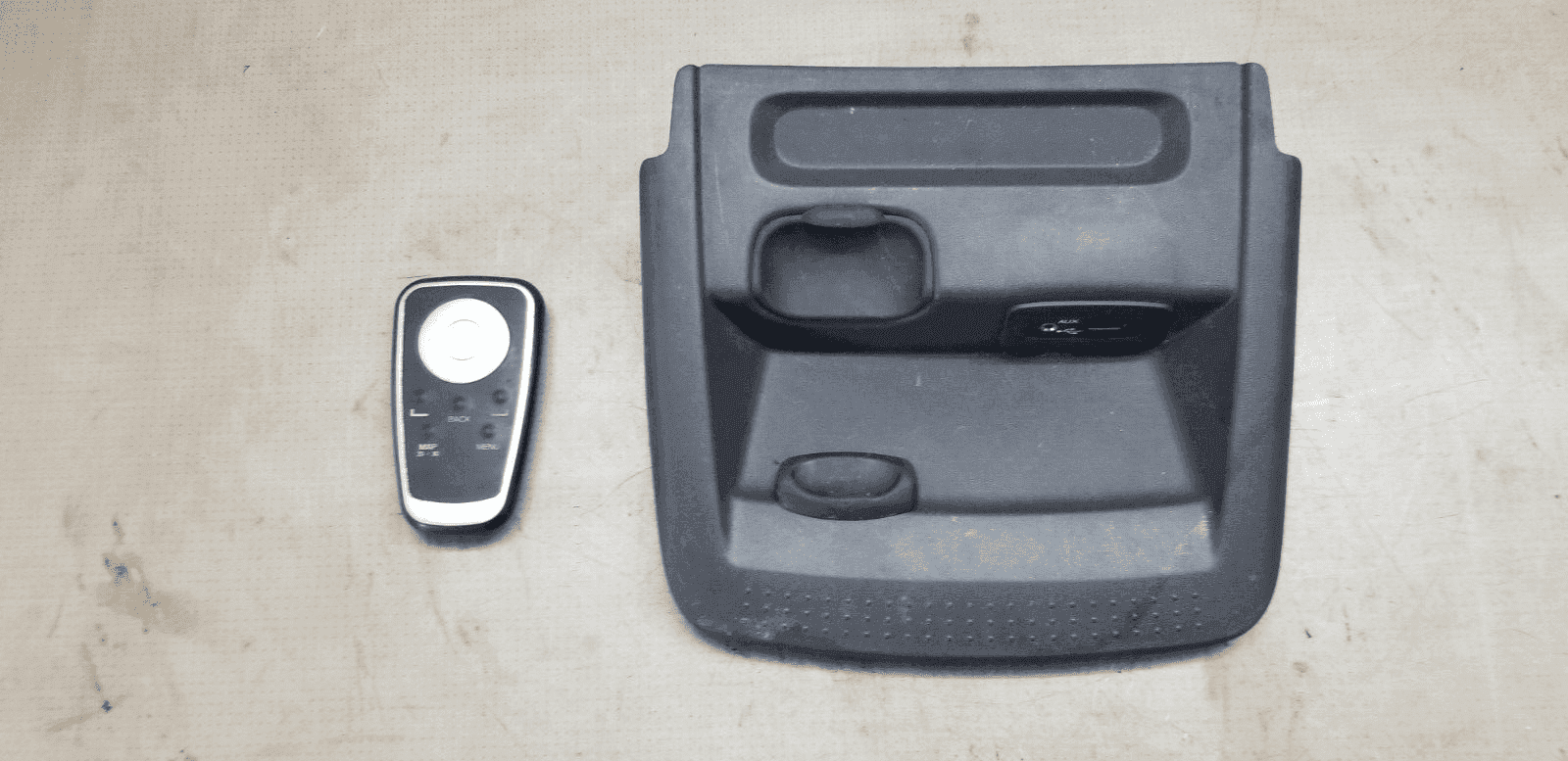 RENAULT TRAFIC Storage Compartment With Radio Remote 2014 Diesel 8200933912 - Image 3