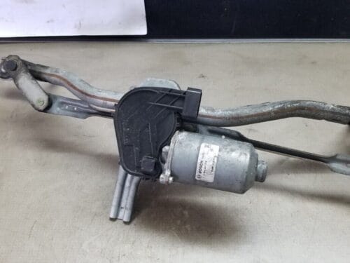 Renault Trafic diesel windscreen wiper motor front 2019