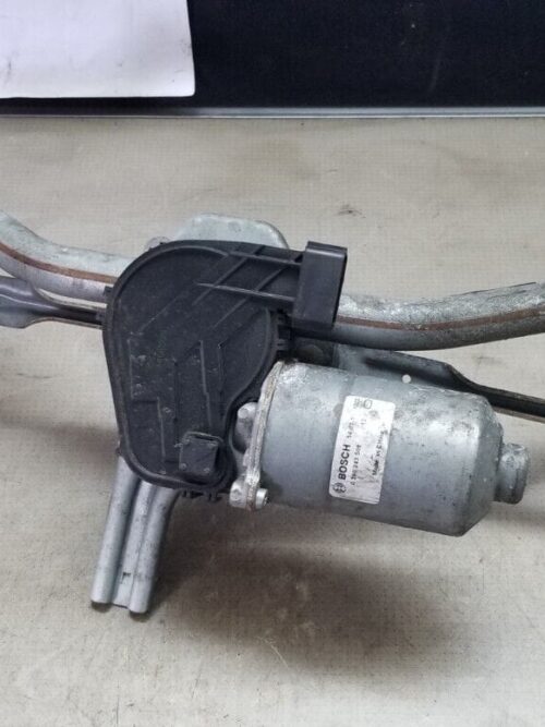 Renault Trafic diesel windscreen wiper motor front 2019