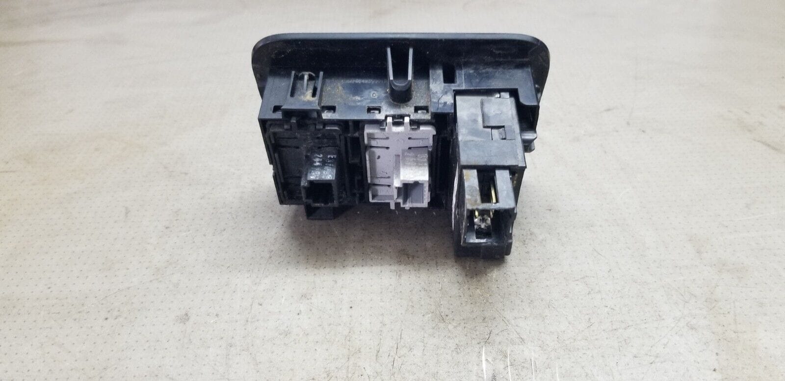 Renault Master MK3 2015 Headlight Adjustment Switch Panel 684950001R - Image 3