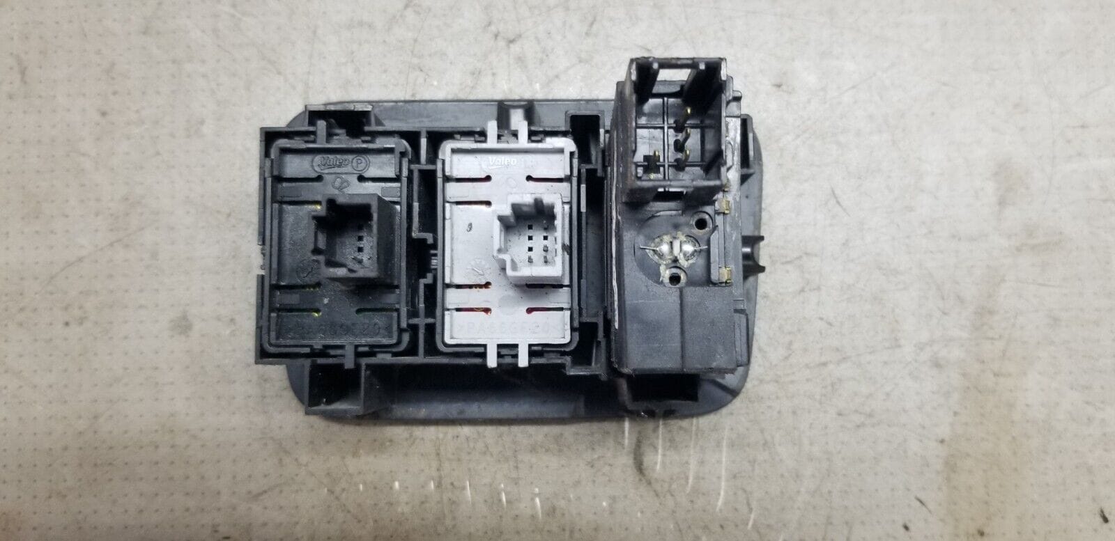 Renault Master MK3 2015 Headlight Adjustment Switch Panel 684950001R - Image 4