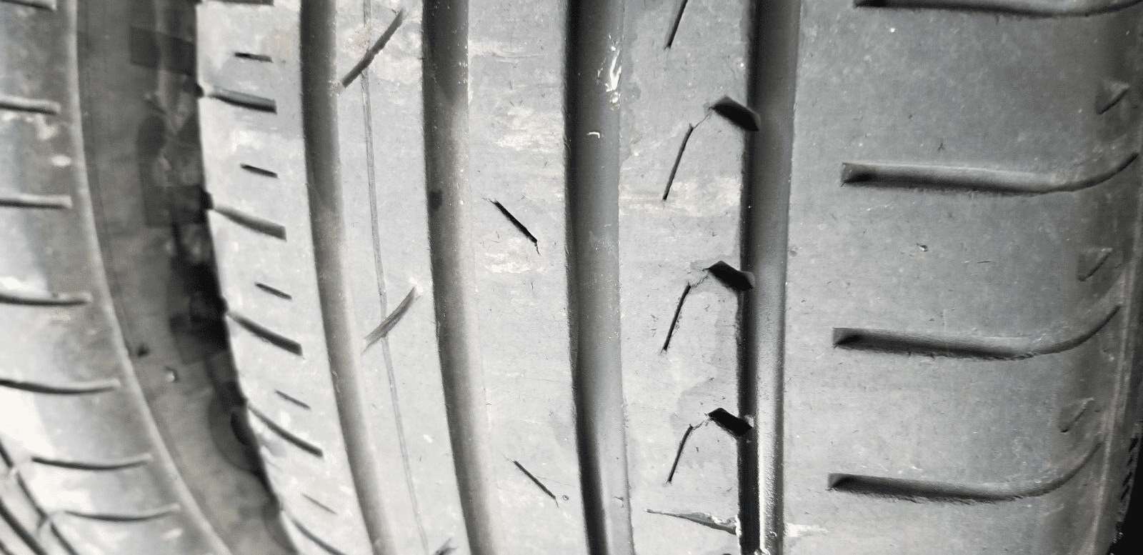 Close-up of 205/55R16 tyre tread on Seat Leon Mk2 wheel