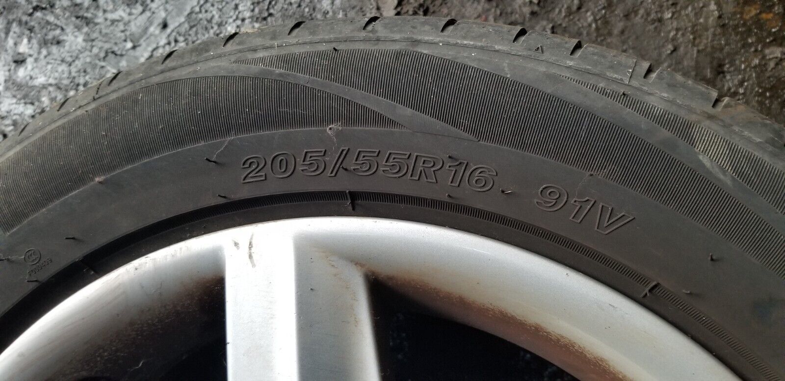 Seat Leon mk2 16inch Alloy Wheels and tyre set ET50 5PO601025K - Image 3