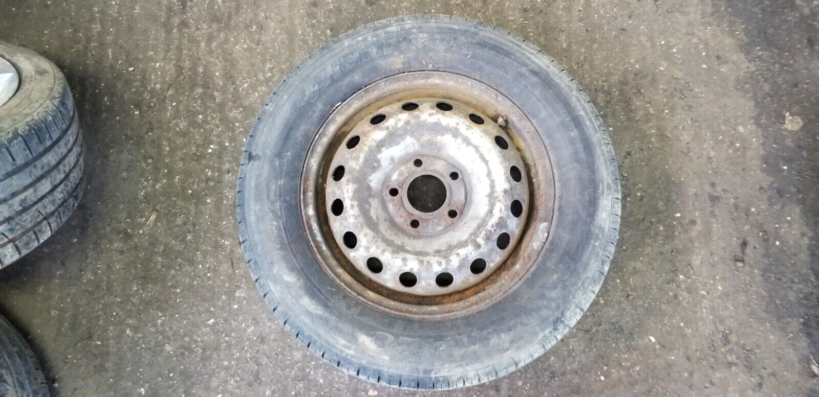 Steel Wheel and Hankook Tyre / 215/65R16C |O