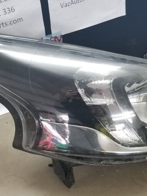 Side profile of OEM headlight 260107291R for Vivaro / Trafic