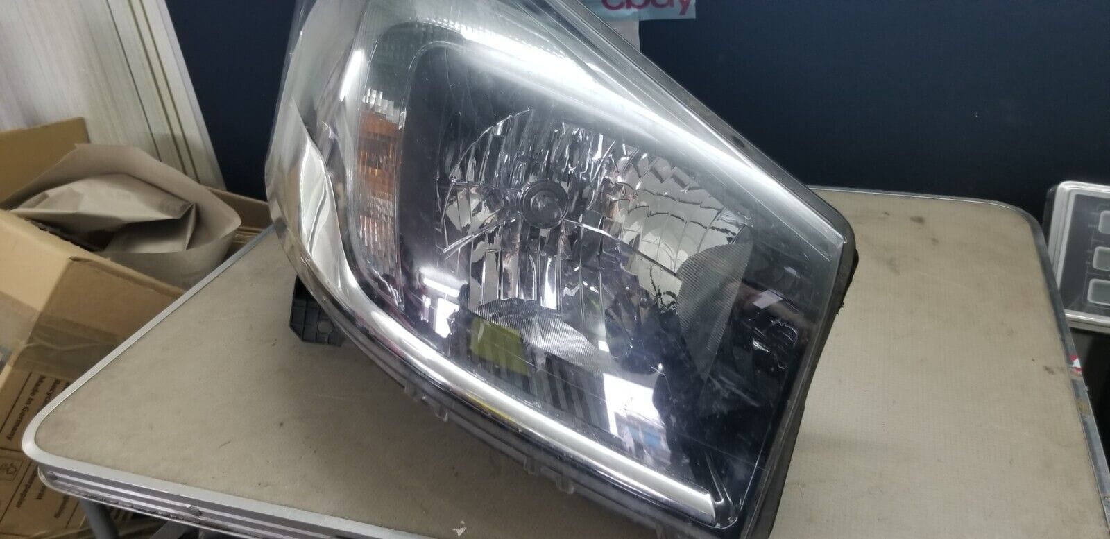 Side profile of OEM headlight 260107291R