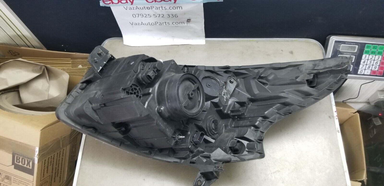 Rear view showing connectors of headlight 260107291R