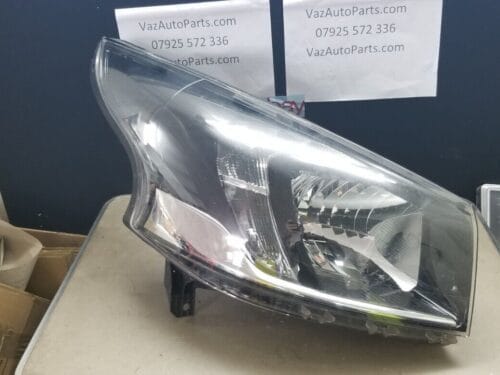 Front view of Vauxhall Vivaro Renault Trafic offside headlight 260107291R