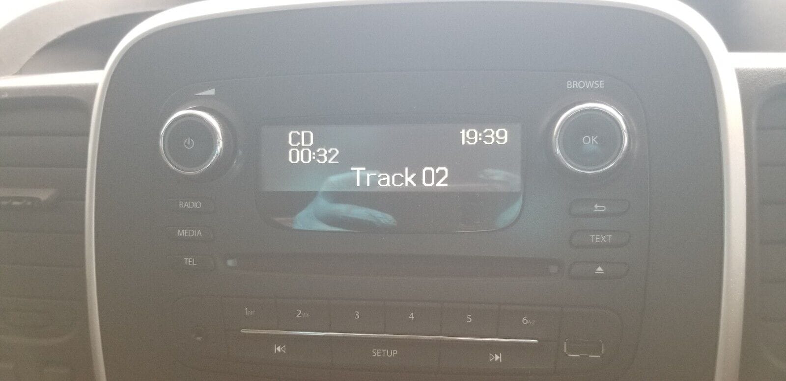 Vauxhall Vivaro X82 Stereo Radio Cd Player 281158156R/No Code