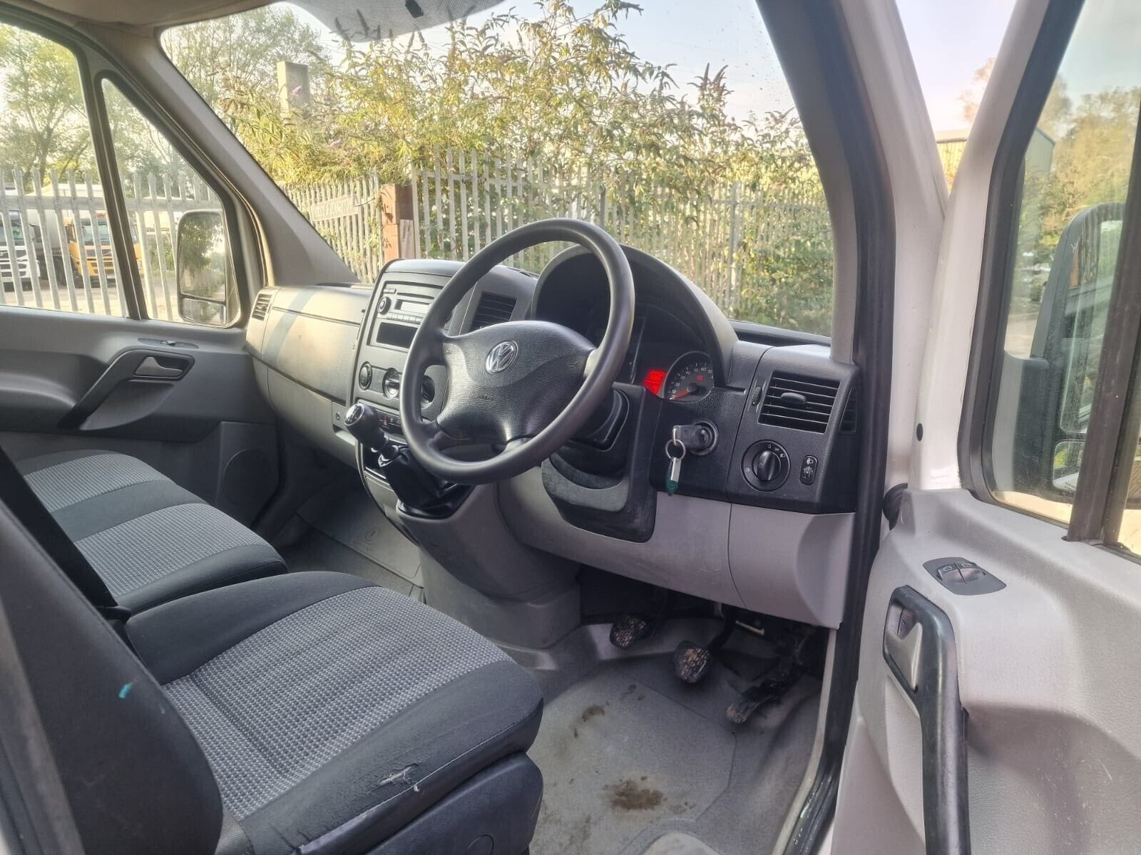 VOLKSWAGEN CRAFTER - Image 8