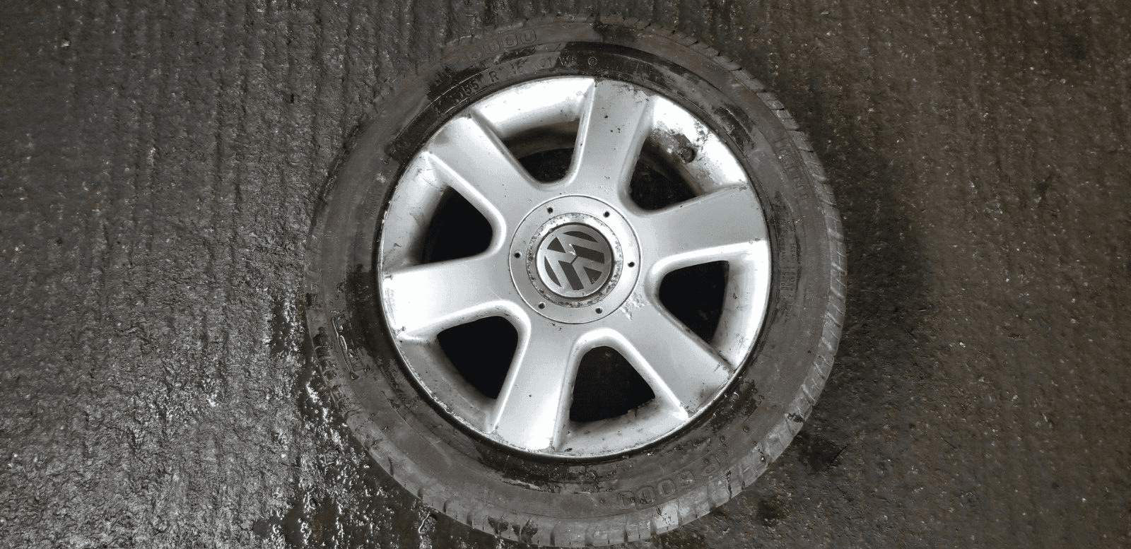 VW ALLOY WHEEL & TYRE VW 205/55/16 ET 50