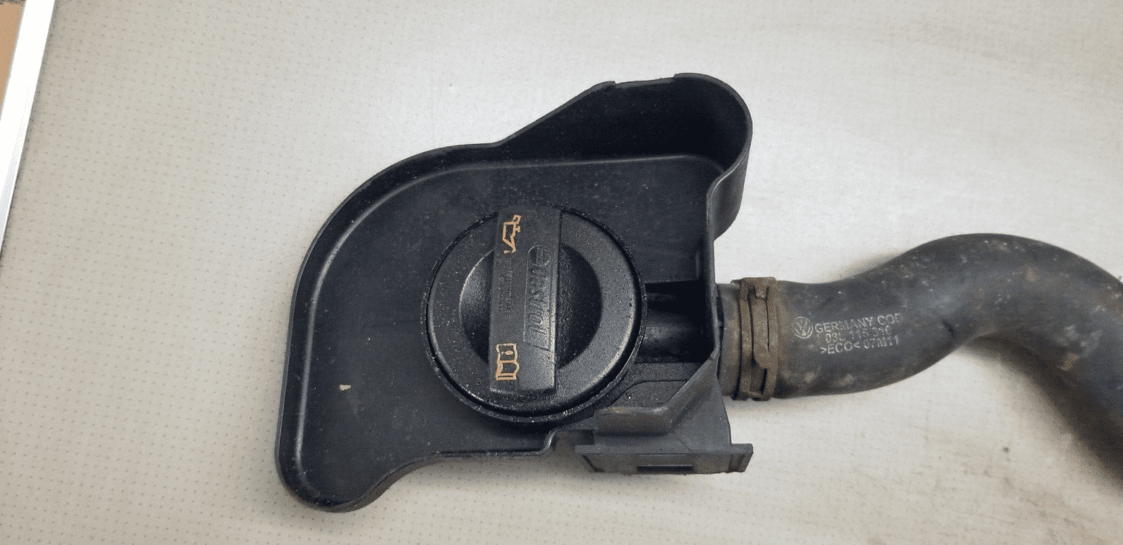 VW Crafter 2.0 tdi 2014 Oil Filler pipe 03L115308 - Image 3