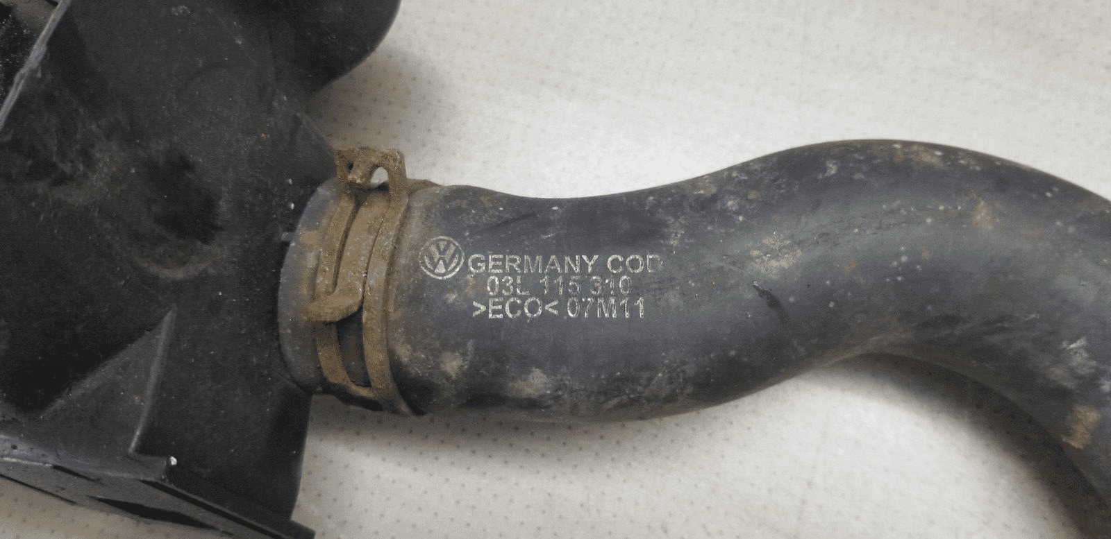 VW Crafter 2.0 tdi 2014 Oil Filler pipe 03L115308 - Image 4