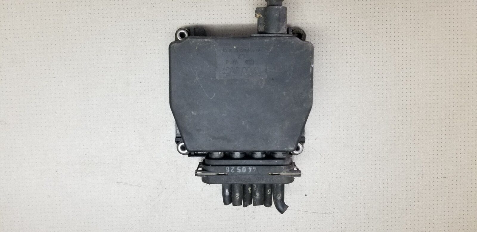 Volkswagen Passat B6 2.0 TDI Vacuum Solenoid Valve Block 3C0906625 - Image 3