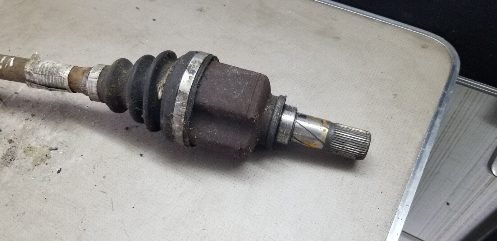 Vauxhall Vivaro 2007-ON 2.0DTi Driveshaft Front LH Passenger Side - Image 4