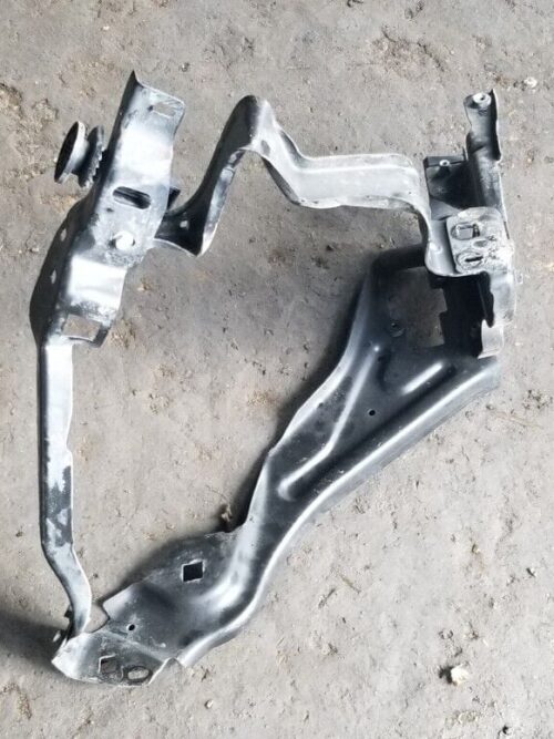 2001 MERCEDES-BENZ C220 DRIVER SIDE HEADLIGHT BRACKET PP204626045