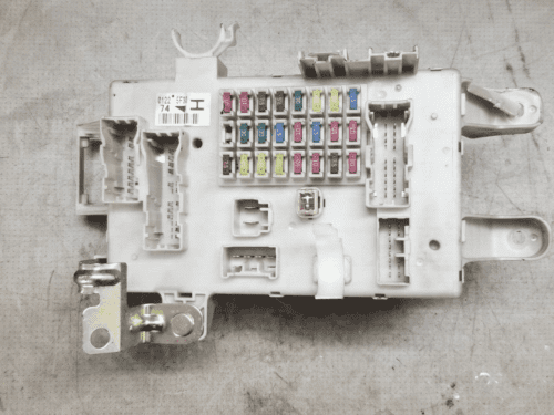 2005 TOYOTA LAND CRUISER 3.0 D4D LC4 LWB INTERIOR FUSE BOX