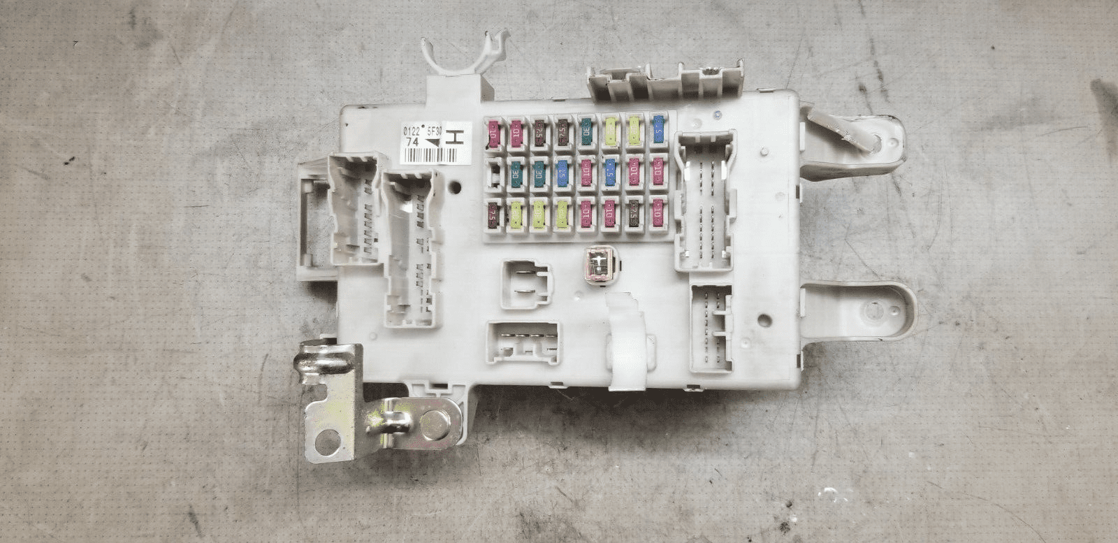 2005 TOYOTA LAND CRUISER 3.0 D4D LC4 LWB INTERIOR FUSE BOX