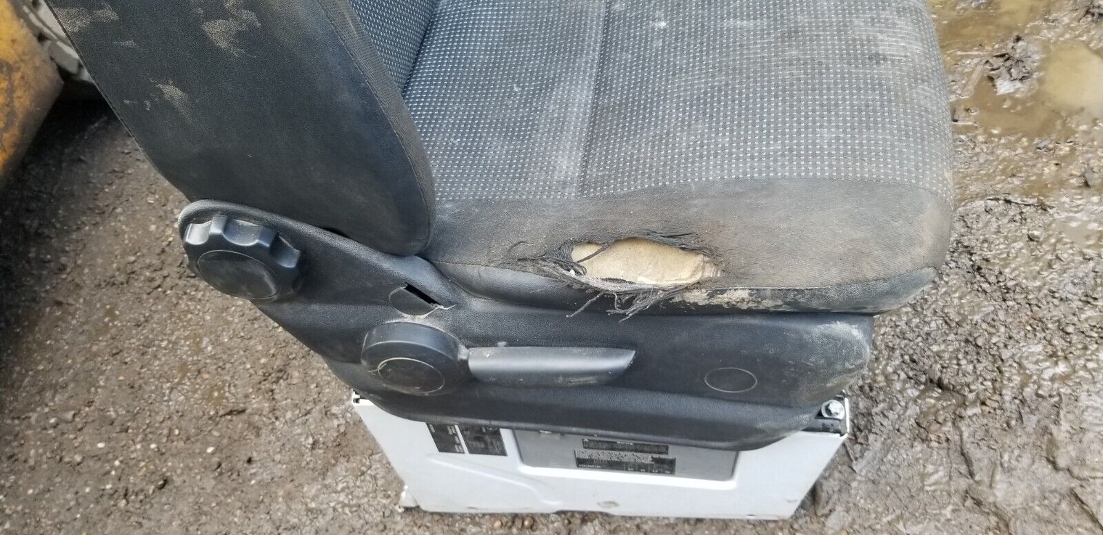 2013 MERCEDES SPRINTER W906 SEAT WITH BASE FRONT DRIVER SIDE - Image 6